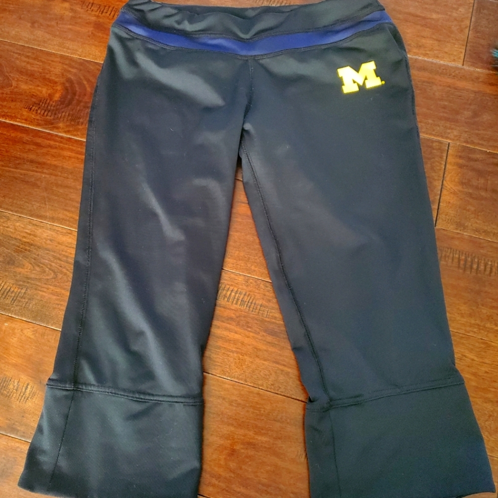 Michigan college capris size medium